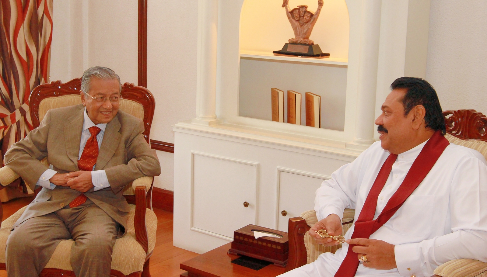 Interim Prime Minister of Malaysia Mahathir Mohamad (photo credit: Mahinda Rajapaksa/flickr) Interim Prime Minister of Malaysia Mahathir Mohamad (photo credit: Mahinda Rajapaksa/flickr)