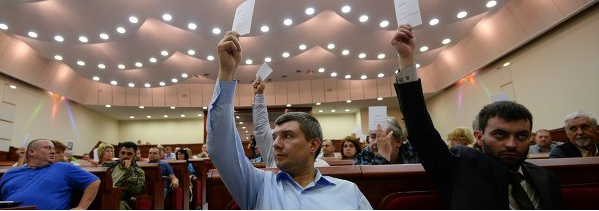 Voting at the first session of parliament of the Union of People's Republics in Donetsk © RIA Novosti. Maksim Blinov © RIA Novosti. Maksim Blinov