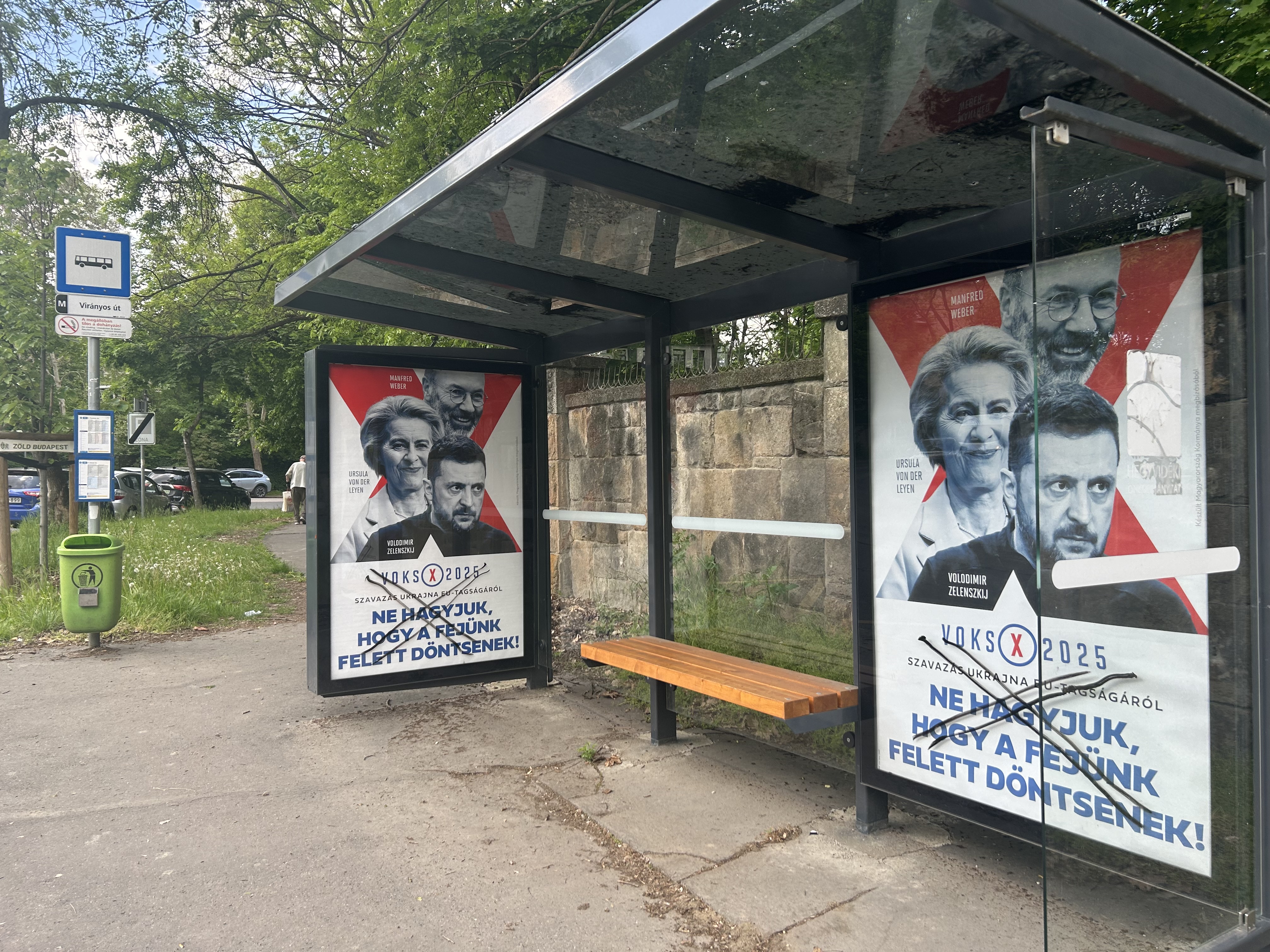 Poster campaign ''Don't let them decide over your head!" (Ne hagyjuk, hogy a fejünk felett döntsenek!) in Budapest (photo credit: Renáta Uitz)