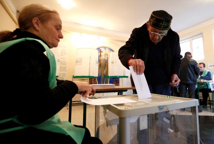 A man casts his ballot during the second round of parliamentary election in Tbilisi, Georgia, October 30, 2016 (photo credit: REUTERS/David Mdzinarishvili) A man casts his ballot during the second round of parliamentary election in Tbilisi, Georgia, October 30, 2016 (photo credit: REUTERS/David Mdzinarishvili)