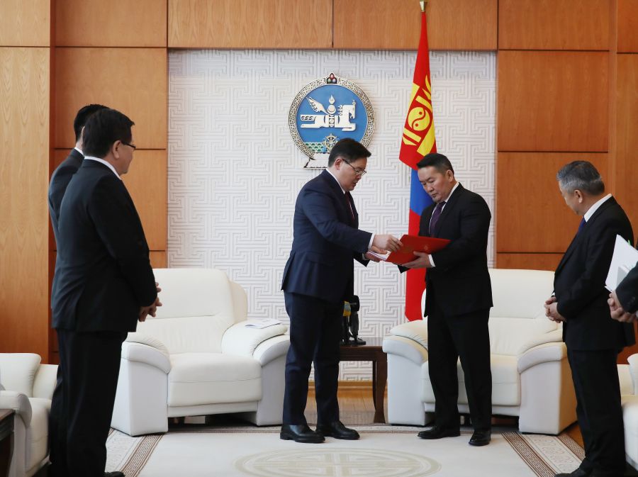 President of Mongolia - second from right - receives proposed constitutional amendments from speaker - second from left (photo credit: Montsame) President of Mongolia - second from right - receives proposed constitutional amendments from speaker - second from left (photo credit: Montsame)