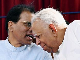 Sri Lankan President Maithripala Sirisena speaks with Sri Lankan Tamil National Alliance (TNA) party leader R. Sampanthan (R) (photo credit: The Economic Times) Sri Lankan President Maithripala Sirisena speaks with Sri Lankan Tamil National Alliance (TNA) party leader R. Sampanthan (R) (photo credit: The Economic Times)