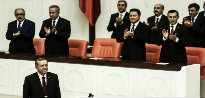التعديلات تسعى إلى توسيع صلاحيات الرئيس (فرانس برس) التعديلات تسعى إلى توسيع صلاحيات الرئيس (فرانس برس)