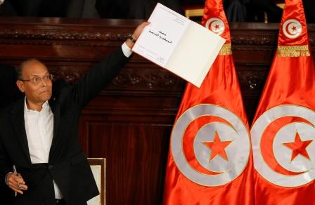 Tunisian President Moncef Marzouki with the newly signed constitution, 27 January 2014. (REUTERS/Anis Mili.) (REUTERS/Anis Mili.)