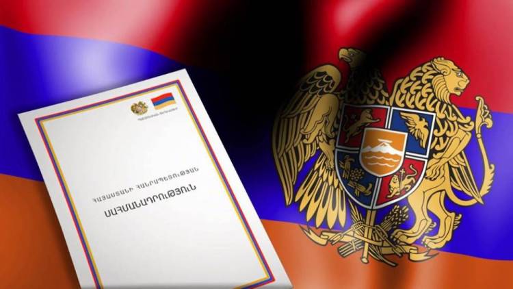 Flag and constitution of Armenia (photo credit: hraparak.am) Flag and constitution of Armenia (photo credit: hraparak.am)
