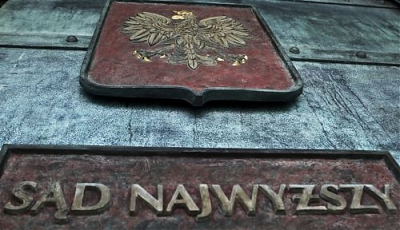 Entrance to the building of the Supreme Court in Warsaw (Photo credit: trybun.org.pl)