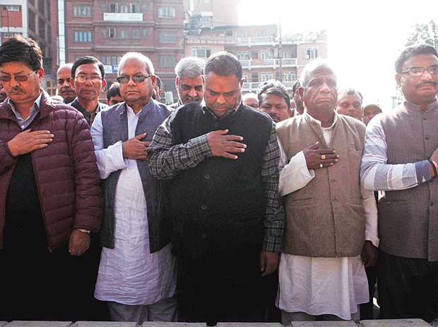 Nepalese Madhesi leaders and supporters observe a minute of silence in the memory of people killed in South Nepal protest in Kathmandu, on 23.11.2015 (photo credit: Business Standard) Nepalese Madhesi leaders and supporters observe a minute of silence in the memory of people killed in South Nepal protest in Kathmandu, on 23.11.2015 (photo credit: Business Standard)