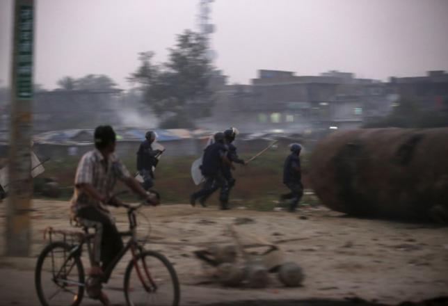Nepalese police personnel chase Madhesi protesters (Photo credit: Reuters/Navesh Chitrakar) Nepalese police personnel chase Madhesi protesters (Photo credit: Reuters/Navesh Chitrakar)