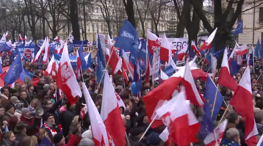 Poles protest against reforms (photo credit: RT) Poles protest against reforms (photo credit: RT)