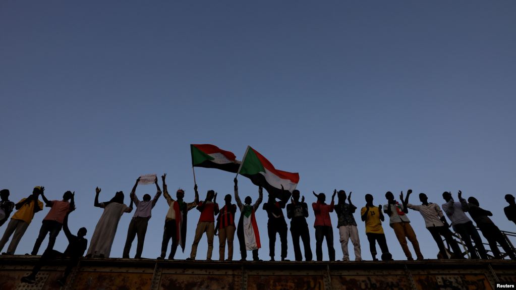 Sudanese protesters in front of the defense ministry compound in Khartoum (photo credit: Reuters) Sudanese protesters in front of the defense ministry compound in Khartoum (photo credit: Reuters)