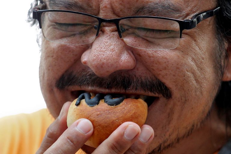 A man eats bread with 'No' written on it during a campaign against the draft constitution (photo credit: Reuters) A man eats bread with 'No' written on it during a campaign against the draft constitution (photo credit: Reuters)